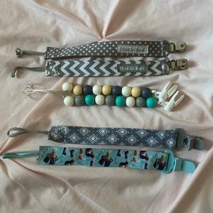 Pacifier clips